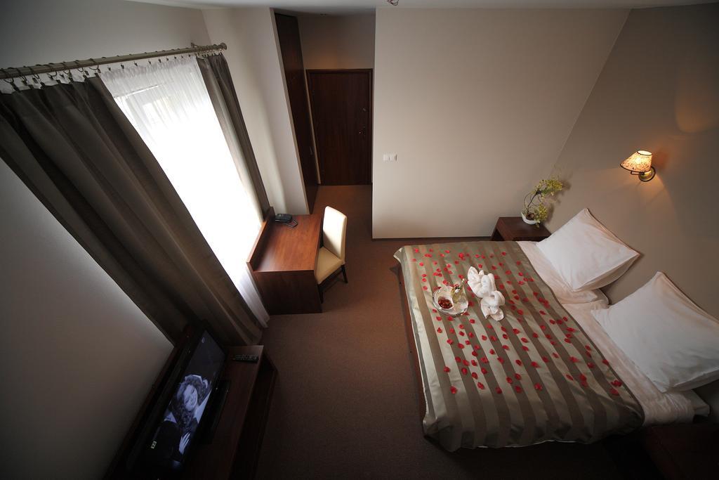 Hotel Stara Fabryka Malogoszcz Zimmer foto