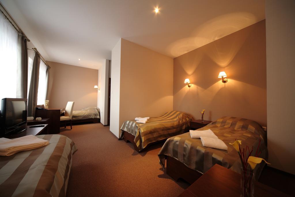 Hotel Stara Fabryka Malogoszcz Zimmer foto