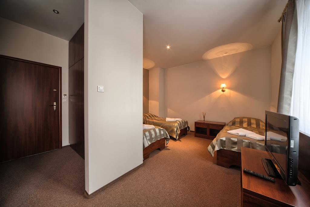 Hotel Stara Fabryka Malogoszcz Zimmer foto