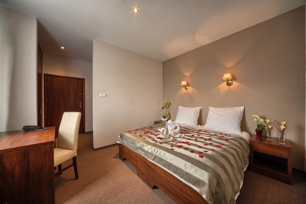 Hotel Stara Fabryka Malogoszcz Zimmer foto