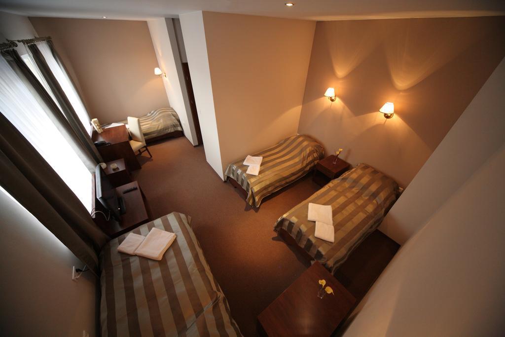 Hotel Stara Fabryka Malogoszcz Zimmer foto