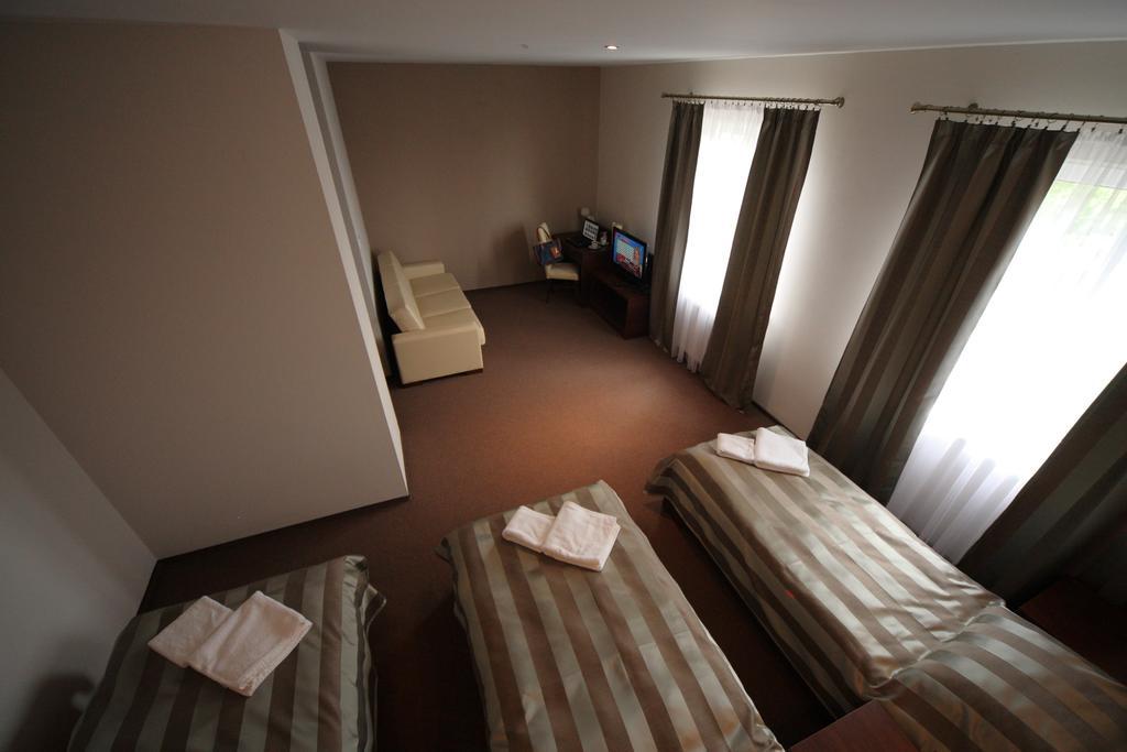 Hotel Stara Fabryka Malogoszcz Zimmer foto